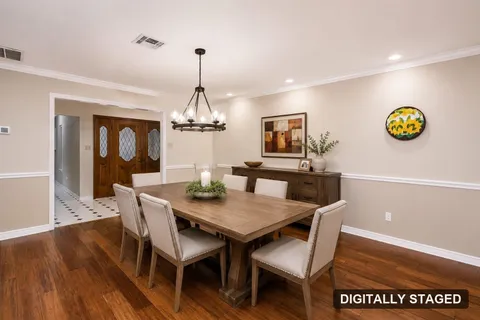 Dining room, digitally staged (digitally staged)