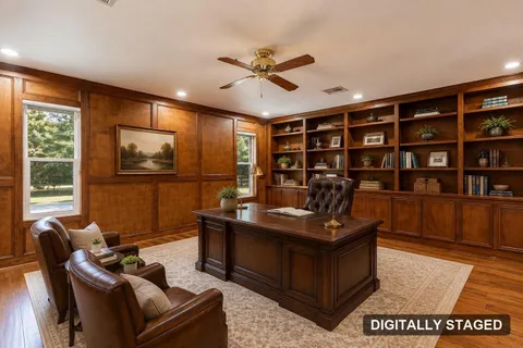 Home office / library, digitally staged (digitally staged)
