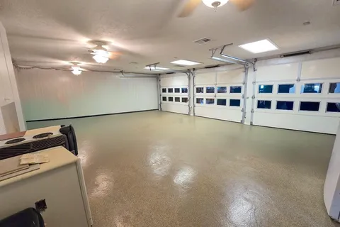 Climate-controlled garage bay