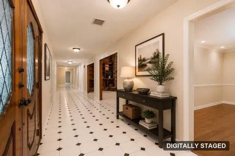 Entry foyer, digitally staged (digitally staged)