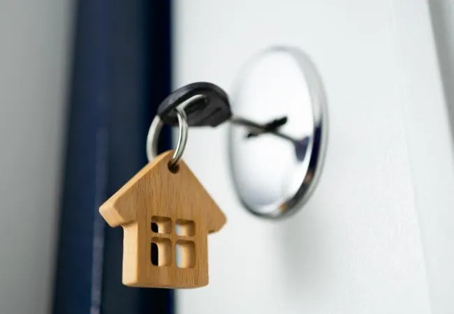 Can Both Spouses Live in the House During a Divorce in Texas