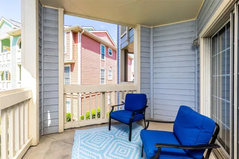 Private covered corner balcony